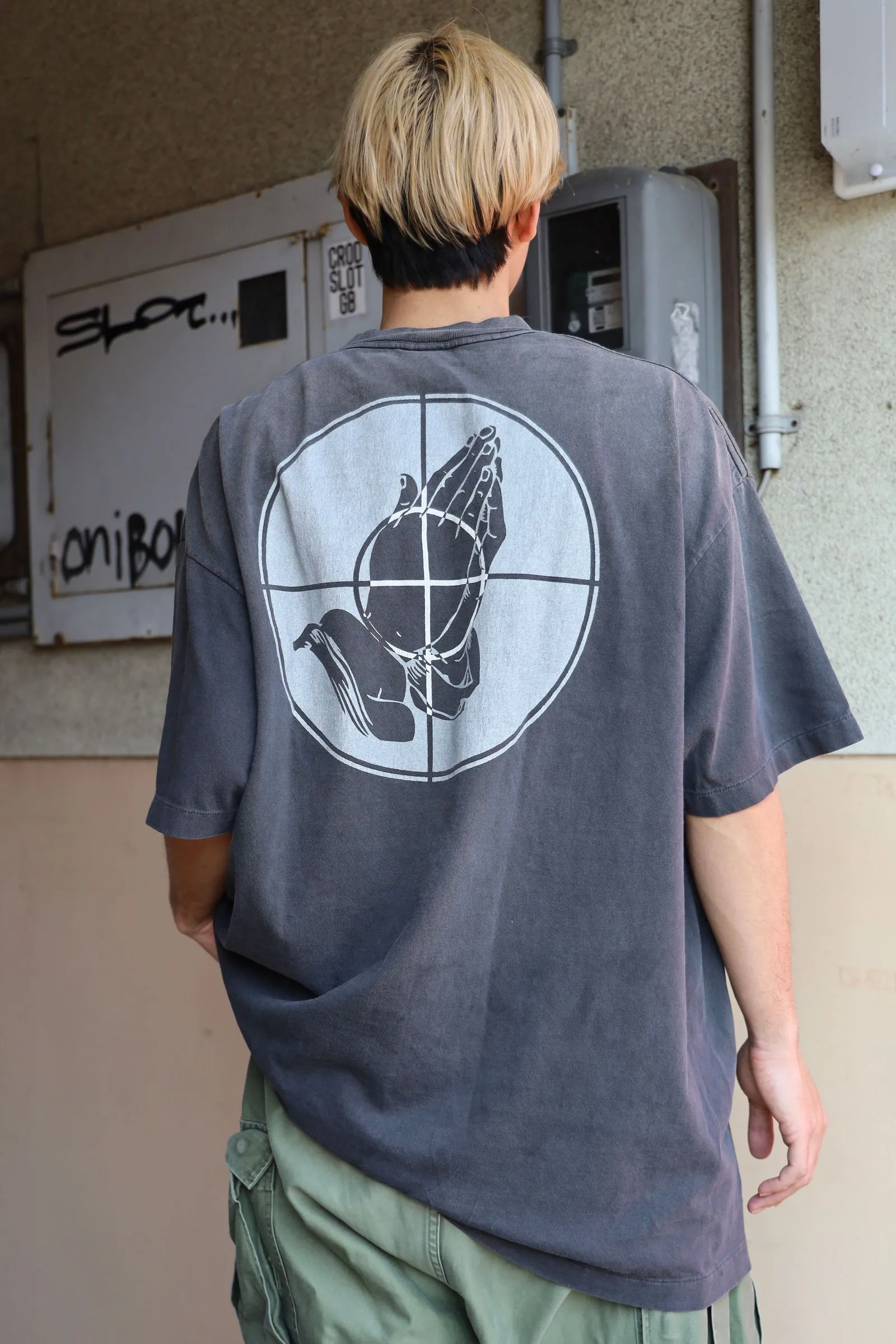 SAINT Mxxxxxx × FEAR OF GOD FG_SS TEE/SNT OF GOD/BLK 25SS Heavy FOG collaboration SAINT OF GOD prayer short sleeves Washed black S-XL This season's heavy collaboration FOG manager JERRY personally carries the goods SAINT OF GOD series collaboration has gained quite a buzz Customized original co-branded main label/wash label Top-notch printing technology Uses front and rear silver sand and cracked pulp Deep restoration